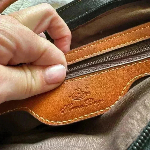 Hemazhudfan Medium Size Vinyl Purse - Picture 5 of 6